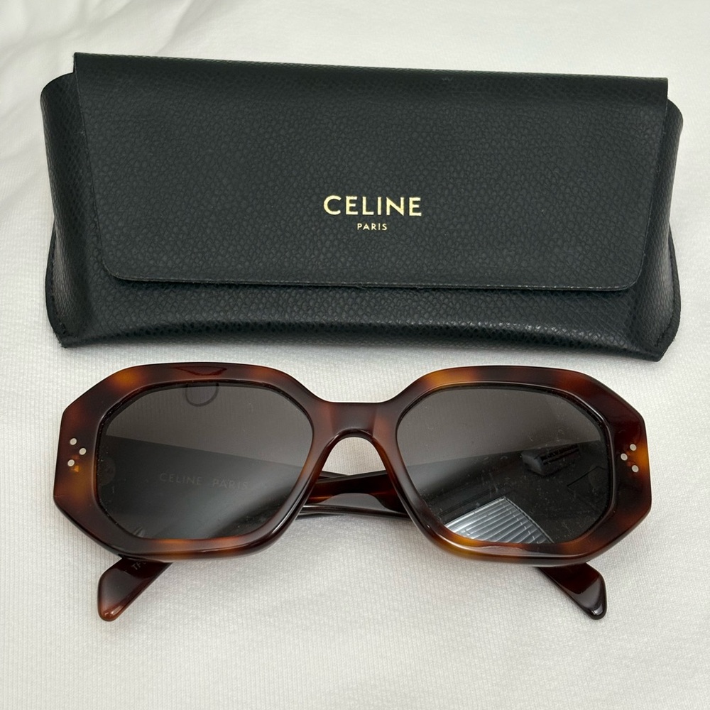 Celine Women's Tortoiseshell Sunglasses - LIKE NEW, WITH ORIGINAL CASE